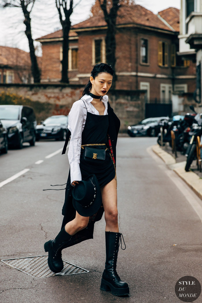 Tông son đen kén mặt vẫn được Choi Sora chinh phục dễ dàng