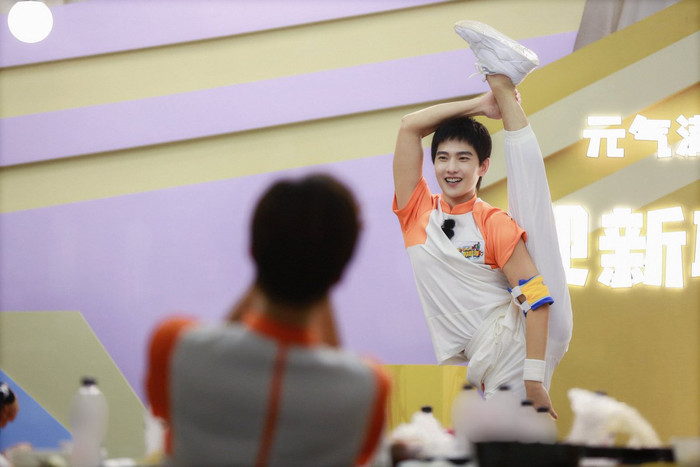 Hình tượng lạnh lùng của Dương Dương sụp đổ khi tham gia 'Ca ca tràn đầy sức sống' Ảnh 14