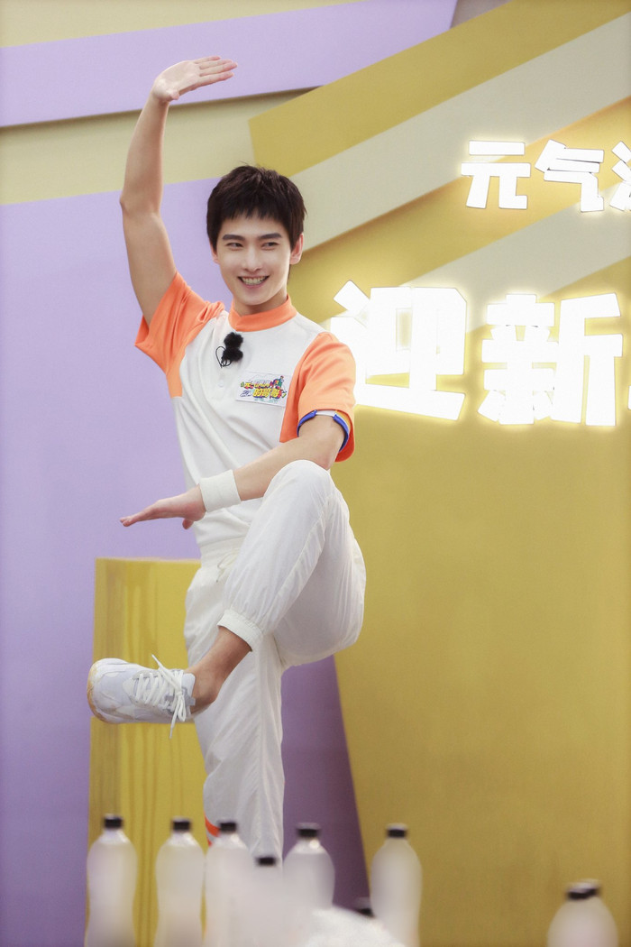 Hình tượng lạnh lùng của Dương Dương sụp đổ khi tham gia 'Ca ca tràn đầy sức sống' Ảnh 15