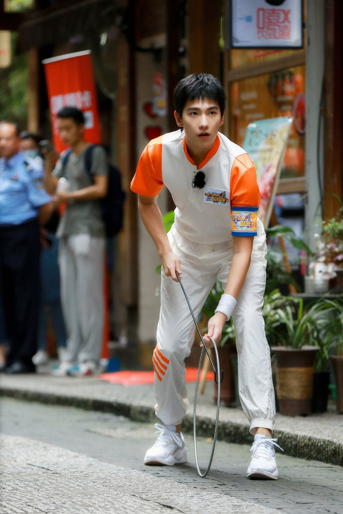 Hình tượng lạnh lùng của Dương Dương sụp đổ khi tham gia 'Ca ca tràn đầy sức sống' Ảnh 19