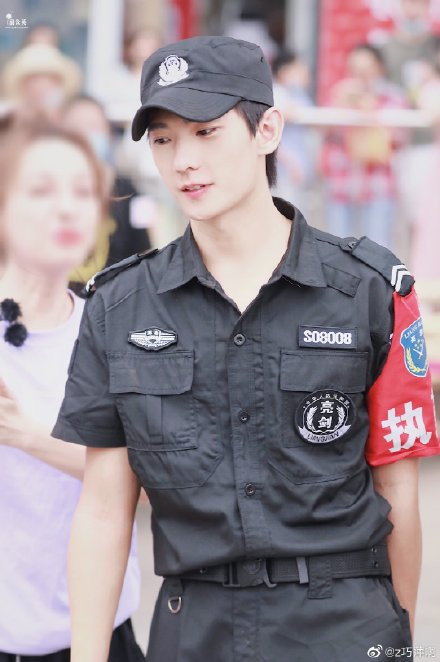 Hình tượng lạnh lùng của Dương Dương sụp đổ khi tham gia 'Ca ca tràn đầy sức sống' Ảnh 3