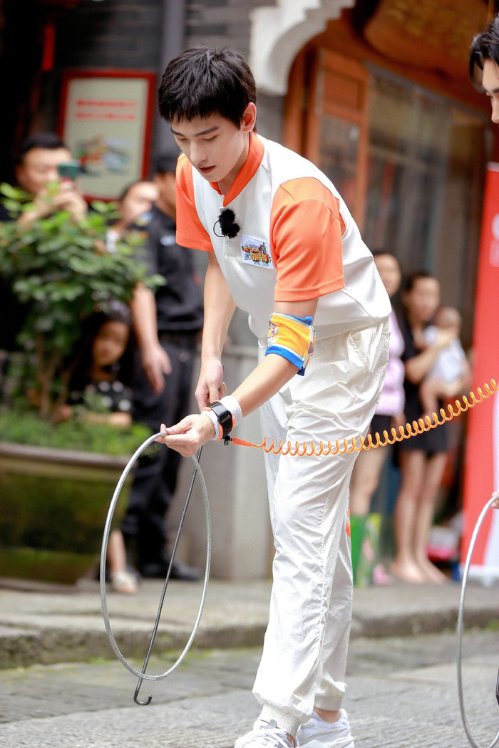 Hình tượng lạnh lùng của Dương Dương sụp đổ khi tham gia 'Ca ca tràn đầy sức sống' Ảnh 20