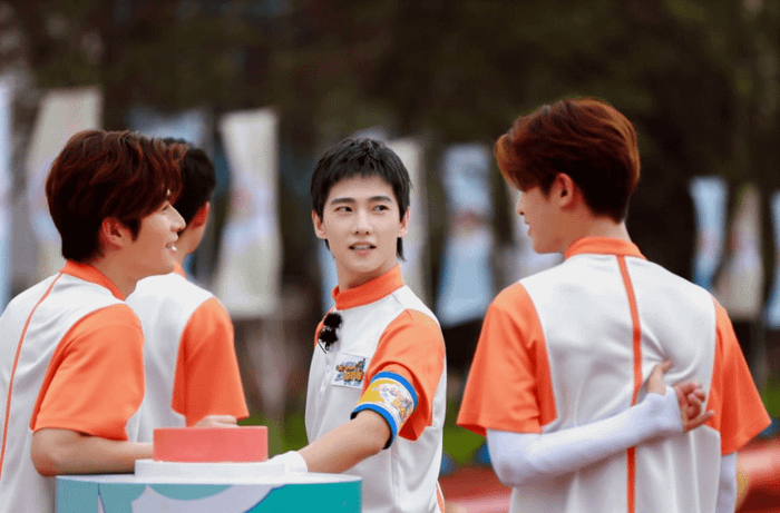 Hình tượng lạnh lùng của Dương Dương sụp đổ khi tham gia 'Ca ca tràn đầy sức sống' Ảnh 10