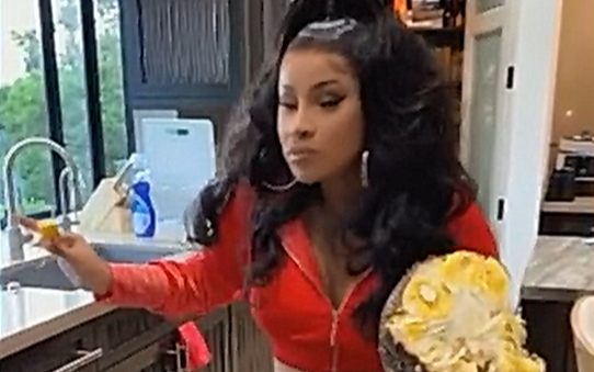 Danh hài Cardi B và phong cách bổ mít không thể chất hơn! Ảnh 2