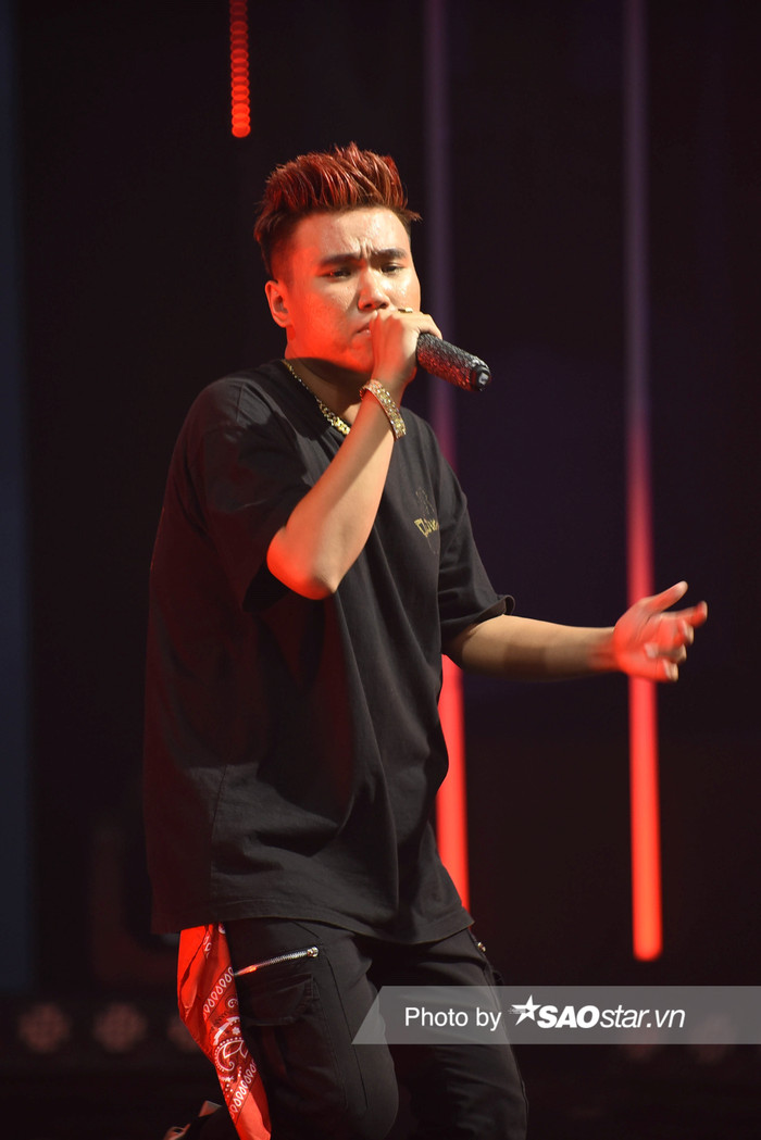 Hazel - Nguyễn Huy Hoàng.