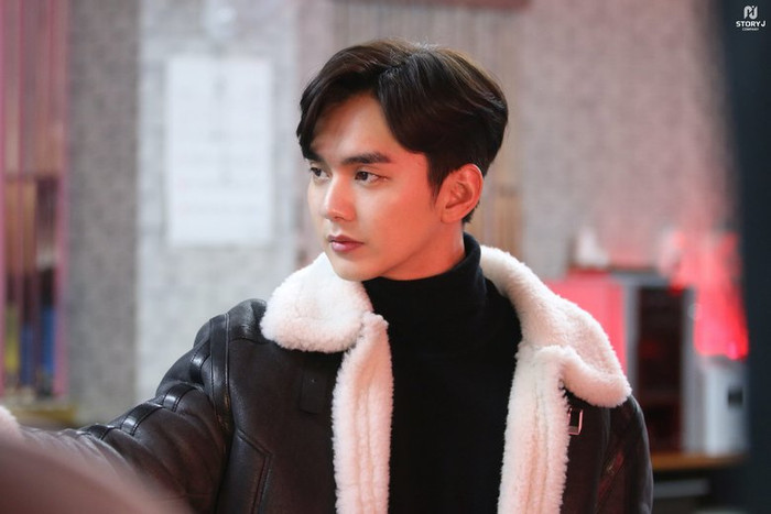 Lee Min Ho cũng phải chịu thua những cái tên này trong Top 10 nam diễn viên điển trai nhất tháng 7 do độc giả Kpopmap bình chọn! Ảnh 7