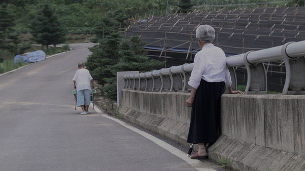 Cảm nhận về tình yêu giản dị mà phi thường trong 'Mình ơi, xin đừng qua sông': Mãi mãi là bao lâu? Ảnh 5