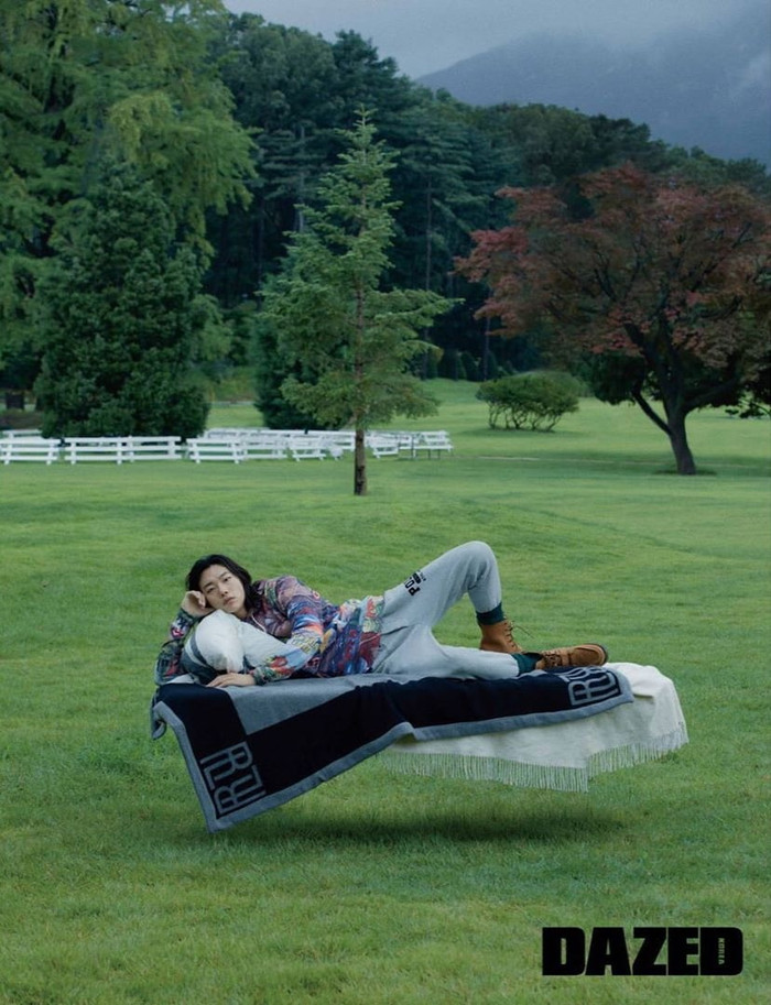 'Hwan mặt cún' mang mái tóc dài từng gây sốc lên bìa tạp chí Dazed tháng 9 Ảnh 6