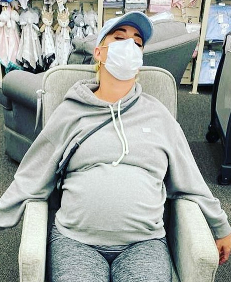 Mẹ bầu Katy Perry 'xấu hổ' khi lần đầu tiên trong đời phải dùng thuốc điều trị trầm cảm Ảnh 11