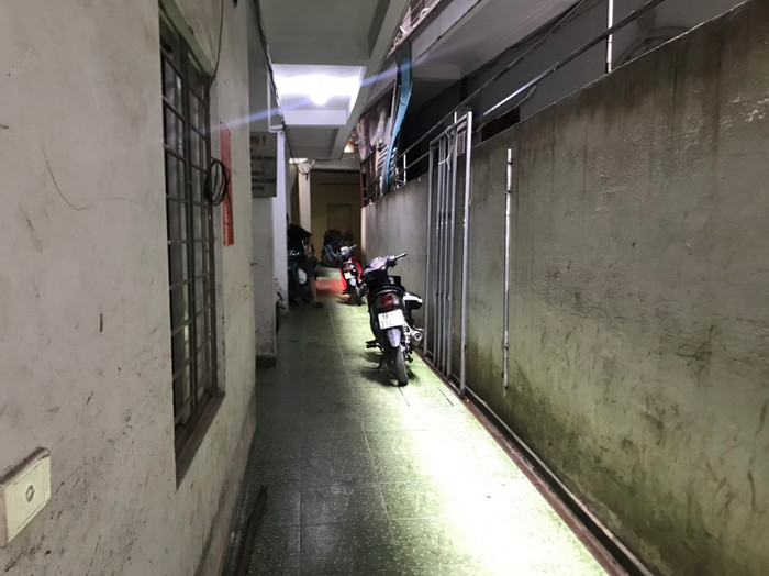 Khu nhà trọ bất ngờ khi nghe tin nữ sinh mang thai, sinh bé trai 2,2kg rồi bỏ rơi trong khe tường Ảnh 5