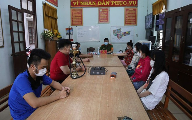 Bất chấp lệnh giãn cách xã hội, 8 'nam thanh nữ tú' ở Đà Nẵng tụ tập ăn nhậu và sử dụng ma túy Ảnh 2