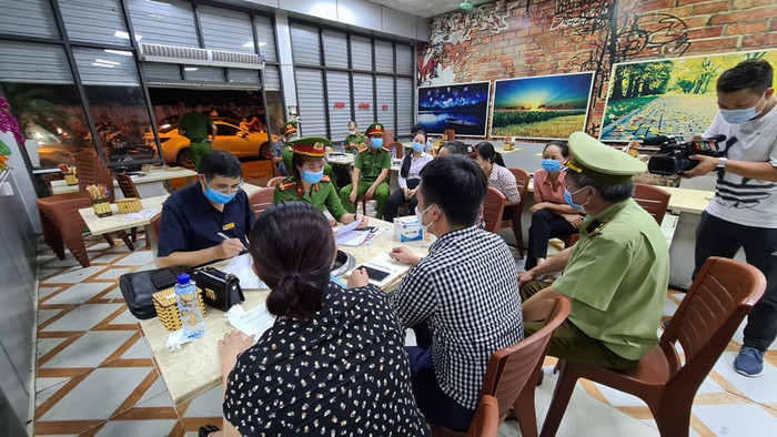 Lực lượng chức năng vào cuộc làm việc