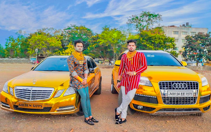 Loá mắt với bộ sưu tập xe sang tiền tỷ của doanh nhân đeo 3 kg vàng mỗi ngày Ảnh 2