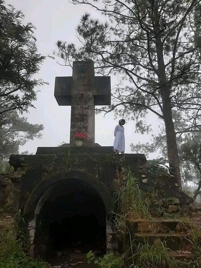 Tin tưởng nhờ bạn trai chụp hình 'sống ảo', cô gái nhận 'cái kết' đắng bởi thành quả như... 'nữ chính phim kinh dị' Ảnh 3