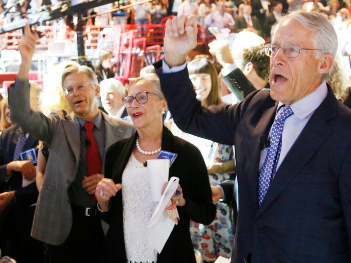 Gia sản của nhà Walton được chia cho con cháu của hai nhà sáng lập.