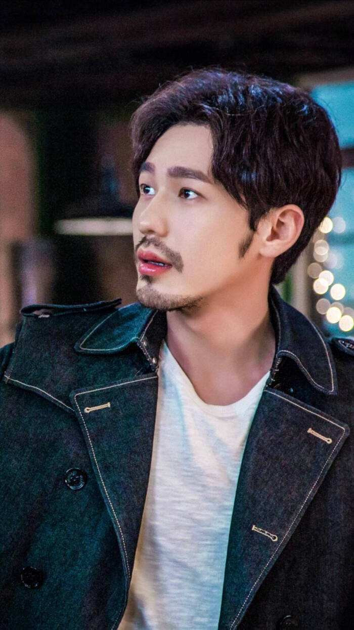 Bạch Vũ – 28 tuổi: Tài năng đến đâu nhưng Bạch Vũ cũng không thể đại bạo trước khi “Trấn hồn” (2018) lên sóng.