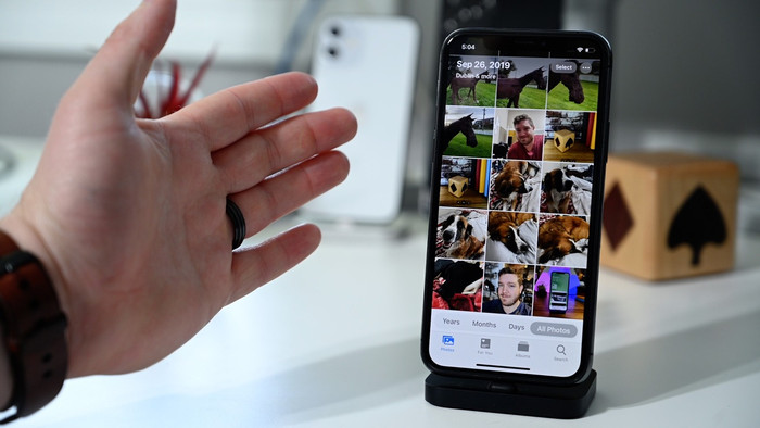 Với iOS 14, những bức ảnh/video mà người dùng muốn ẩn khỏi ứng dụng Photos giờ đây sẽ gần như biến mất khỏi thiết bị mà chỉ bạn có thể xem được. (Ảnh: Apple Insider)