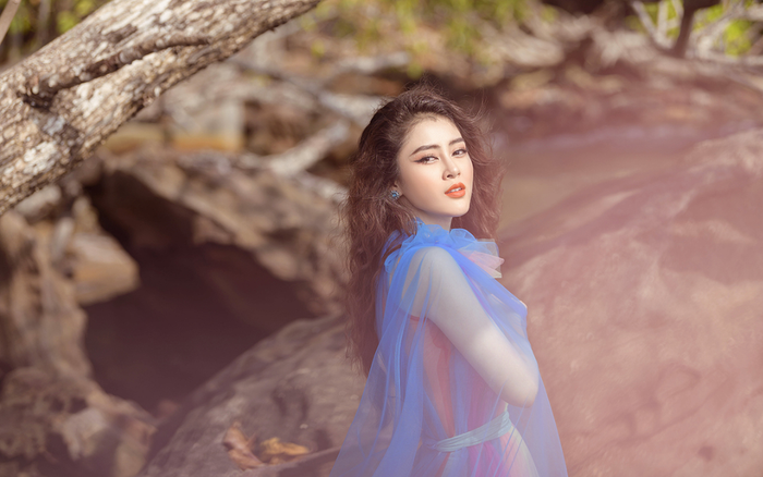 Mặc đầm xanh biển sâu, Lý Kim Thảo khoe vẻ đẹp ngọt ngào trong bộ ảnh thời trang ý nghĩa Ảnh 2