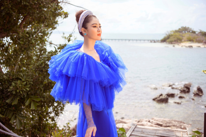 Mặc đầm xanh biển sâu, Lý Kim Thảo khoe vẻ đẹp ngọt ngào trong bộ ảnh thời trang ý nghĩa Ảnh 16