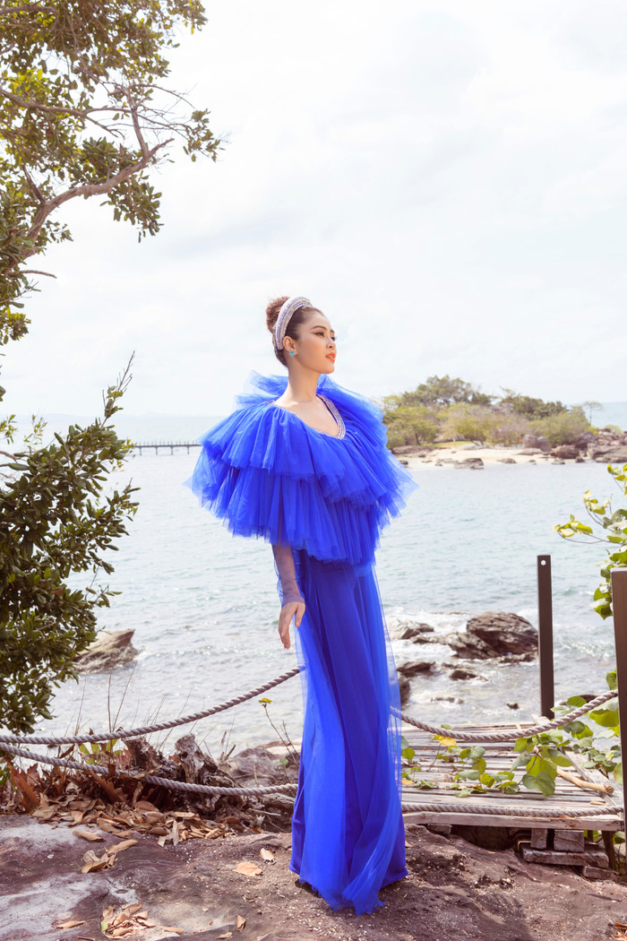 Mặc đầm xanh biển sâu, Lý Kim Thảo khoe vẻ đẹp ngọt ngào trong bộ ảnh thời trang ý nghĩa Ảnh 17