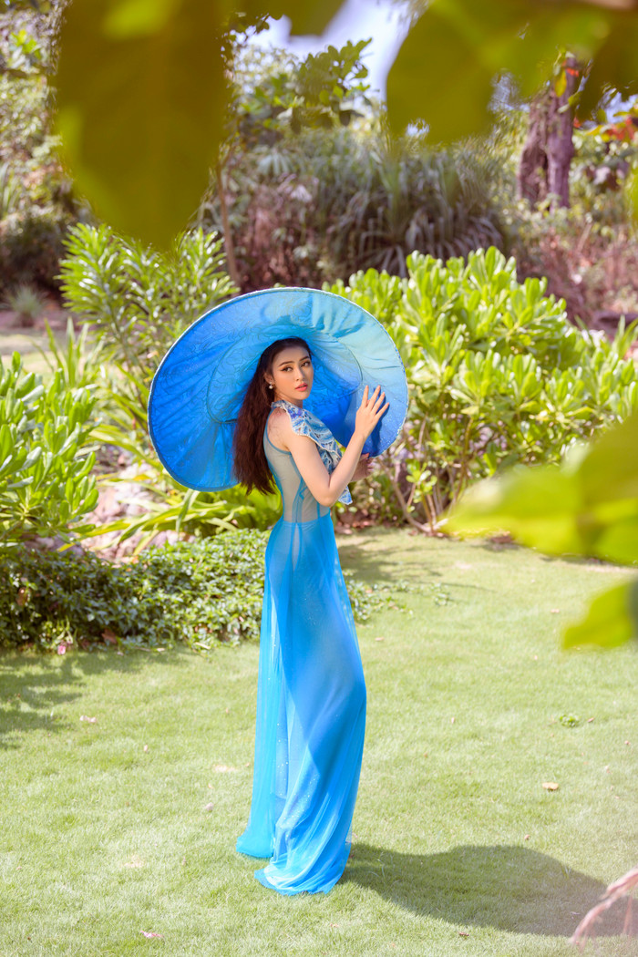 Mặc đầm xanh biển sâu, Lý Kim Thảo khoe vẻ đẹp ngọt ngào trong bộ ảnh thời trang ý nghĩa Ảnh 18