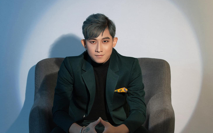 Hồ Gia Hùng xuất hiện trên sân khấu hậu ồn ào với Nhật Kim Anh - TiTi, ám chỉ 'ai kia' hát nhép để lừa dối FC Ảnh 2