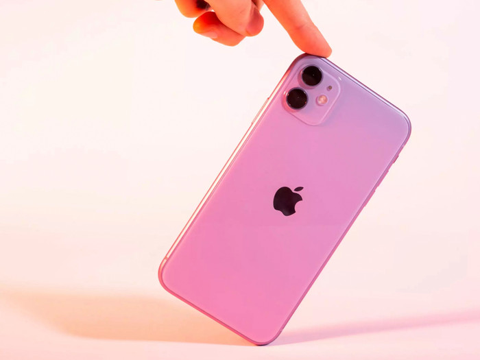 Đây sẽ là thời điểm tốt nhất cho những ai muốn mua một chiếc điện thoại mới với giá siêu ưu đãi. (Ảnh: Crystal Cox/Business Insider)