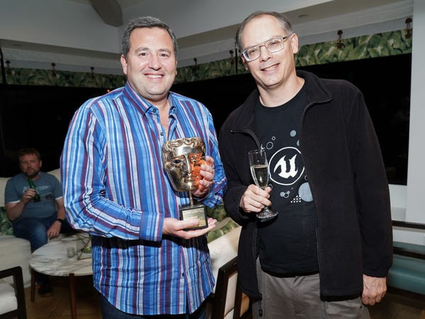 Sweeney chơi Super Mario Bros khi còn nhỏ tuổi để “tìm hiểu xem các trò chơi đang làm gì và chúng làm nó như thế nào,” theo một cuộc phỏng vấn trên Kotaku năm 2011. Bên cạnh trò chơi, vị CEO tương lai này còn tháo máy cắt cỏ, radio và TV để tìm hiểu cách chúng hoạt động. (Ảnh: Getty)