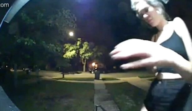 Hannah Braun đến gõ cửa từng nhà trong khu phố để bắt cóc trẻ em