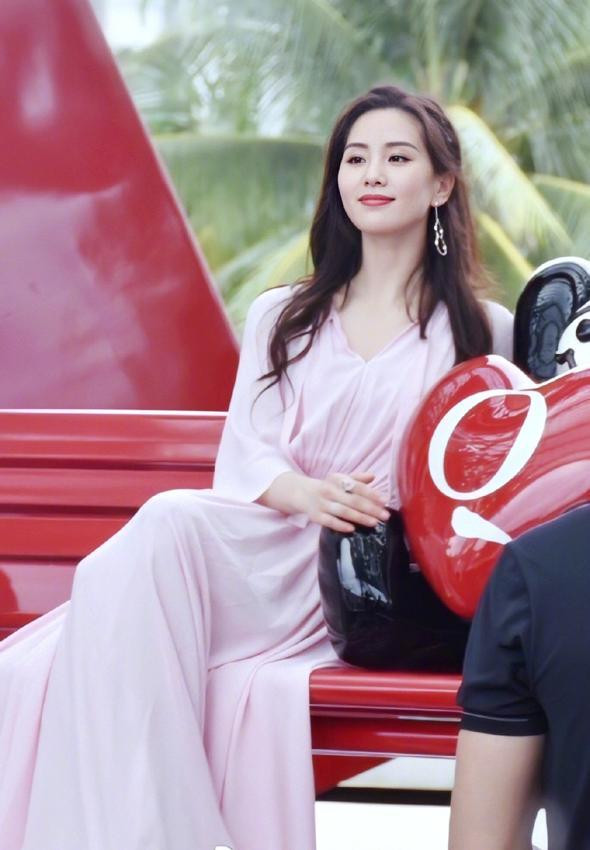 Lưu Thi Thi thể hiện EQ cao đáng nể khi bị khán giả nhận nhầm thành Lưu Diệc Phi Ảnh 1