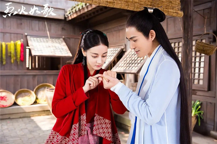 Địch Lệ Nhiệt Ba bị dân mạng chê bai không phù hợp với tạo hình phim cổ trang.