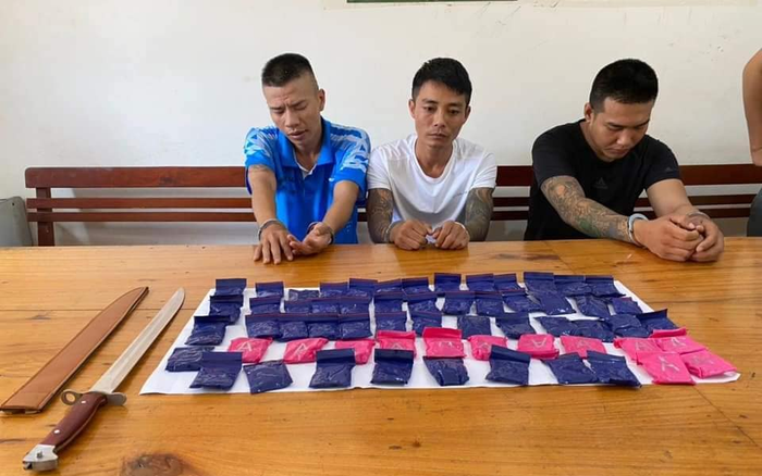 Rượt đuổi trong đêm, tóm gọn nhóm buôn ma túy 'khủng' Ảnh 2