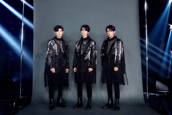 Kỷ niệm 7 năm debut: TFBOYS đứng trên hot search, 'nín thở' với bộ ảnh đẹp xuất chúng trước giờ G Ảnh 1