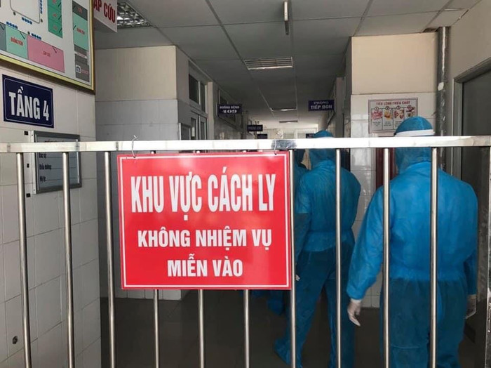 Đoàn công tác đến thăm hỏi tình hình điều trị sức khỏe các bệnh nhân mắc COVID-19