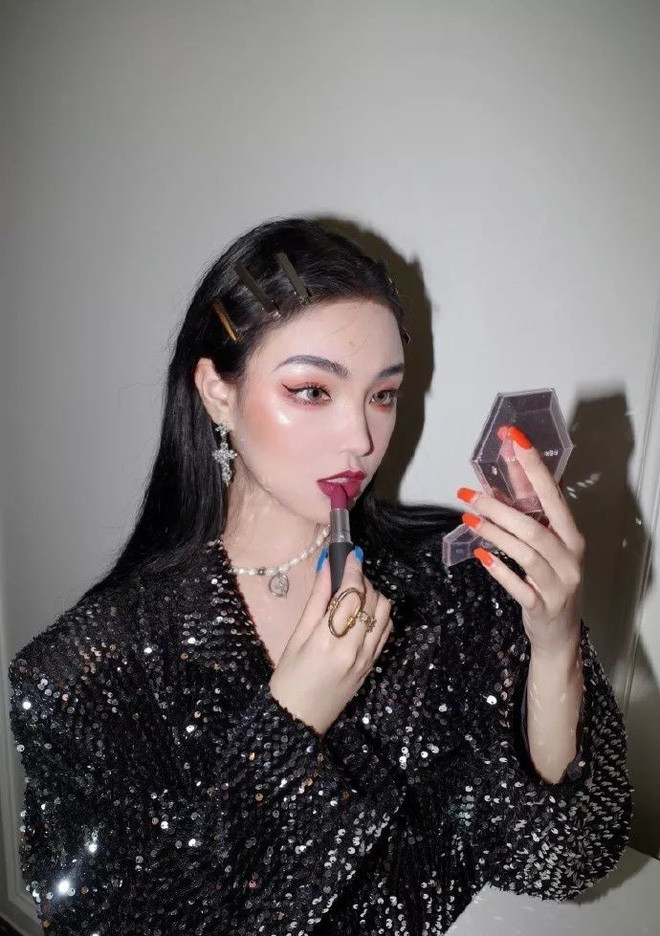 Lỡ tay tắt chế độ làm đẹp, 'hotgirl 2 triệu follow' khiến dân tình 'té ngửa' khi lộ nhan sắc thật khác 'một trời một vực' Ảnh 4