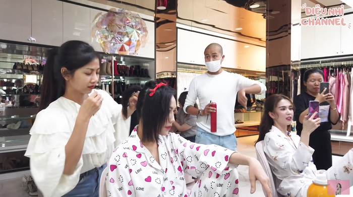 Lần đầu thăm nhà chục tỷ của Ngọc Trinh, Diệu Nhi 'chốt đơn' outfit nghìn đô để đi... ăn hột vịt lộn Ảnh 10