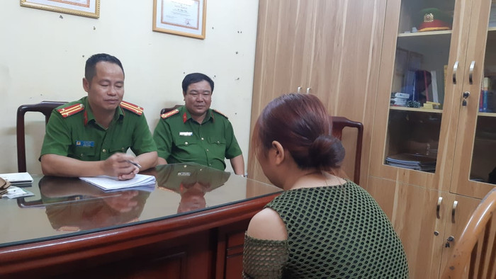 Thu khai nhận với cơ quan công an.