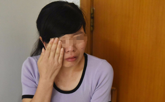 Mẹ của bé gái nhảy xuống từ tầng 25.&nbsp;