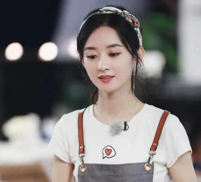 Hết bị chỉ trích vì cách ăn bất lịch sự, Triệu Lệ Dĩnh lại khiến dân mạng chê cười vì phòng ở quá bừa bộn Ảnh 3