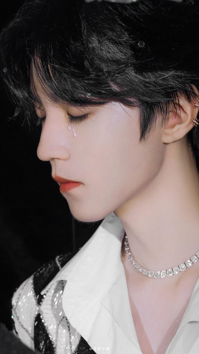 Fan khen nức nở khi Vương Tuấn Khải hóa thân thành Badboy trong phần diễn solo 'Beautiful' Ảnh 16