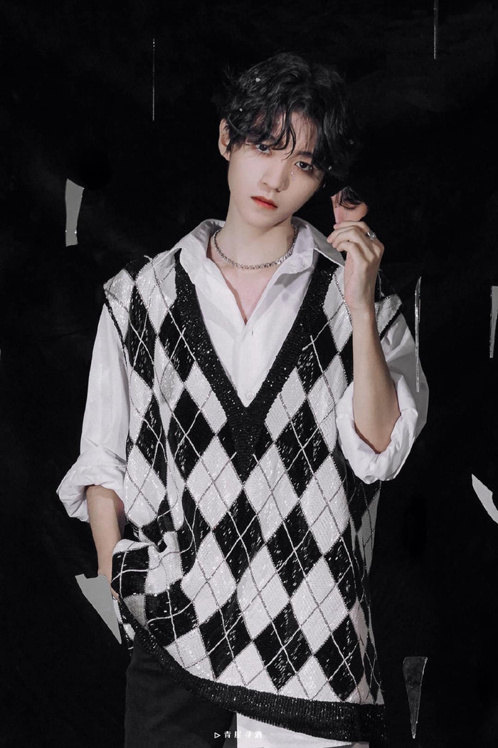 Fan khen nức nở khi Vương Tuấn Khải hóa thân thành Badboy trong phần diễn solo 'Beautiful' Ảnh 13