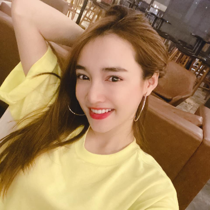 So với những hình ảnh chụp qua app thì trông nhan sắc Nhã Phương cũng không có quá nhiều điểm khác biệt