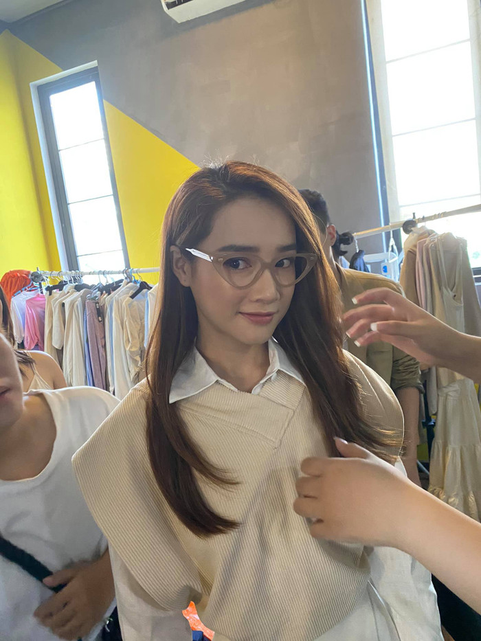 Nhã Phương khoe nhan sắc qua camera thường, làn da đen đúa khiến fan giật mình nhận không ra