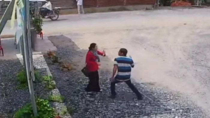 Hướng dẫn viên du lịch Nguyễn Thị Anh Đào bị rượt đánh