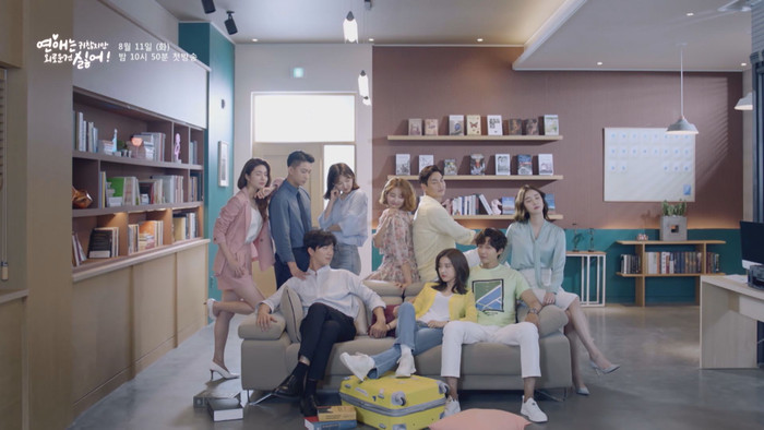 Chung cư Happy Together là nơi tình yêu giữa nàng nhà văn và anh chàng bác sĩ tâm thần bắt đầu 