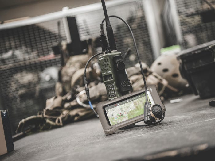 Chiếc điện thoại này có thể kết nối với nhiều ốp lưng bảo vệ siêu bền và các hub chức năng khác nhau. Ảnh: Samsung