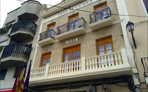 Ngửi thấy mùi hôi thối nồng nặc, hàng xóm phát hiện tội ác tày trời bên trong căn hộ Ảnh 2