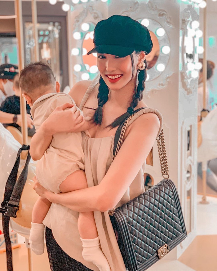 Siêu mẫu Lan Khuê khiến fan mê mẩn bởi nhan sắc rạng rỡ. 