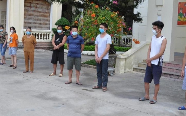 8 đối tượng tụ tập đánh bạc trong thời gian tỉnh Hải Dương thực hiện giãn cách xã hội Ảnh 2