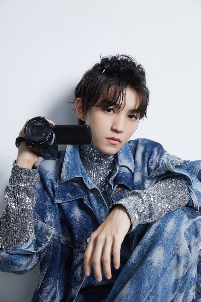 Giáo viên vũ đạo hết lời khen Vương Tuấn Khải dù tuột đường huyết vẫn tiếp tục làm việc Ảnh 18